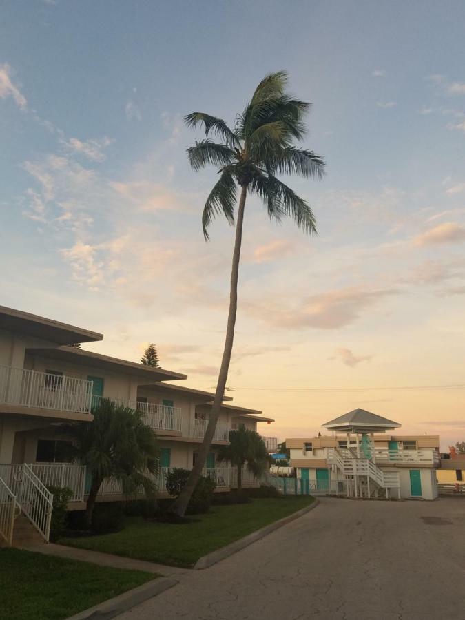 Carousel Beach Inn Fort Myers Beach Buitenkant foto