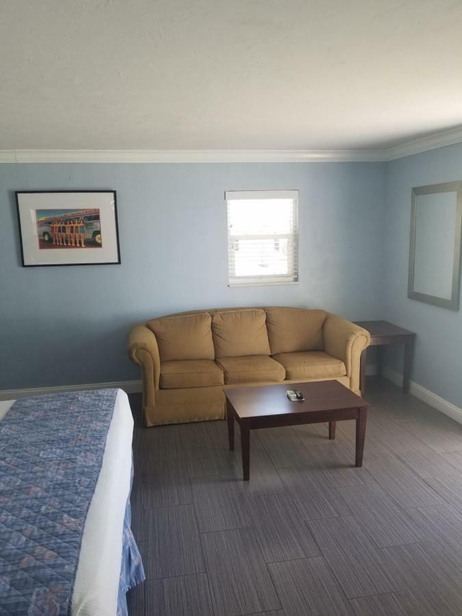Carousel Beach Inn Fort Myers Beach Buitenkant foto